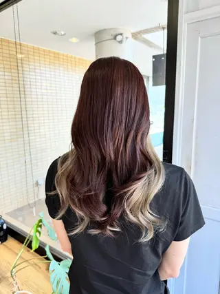ロング カラー ツキダテ ユイのヘアスタイル