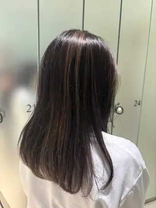 ミディアム JEAN CLAUDE BIGUINE 横浜ベイクォーター店所属・Koharu 髪質改善カラーのヘアスタイル