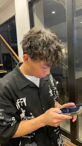 パーマ メンズ トヨシマ シュウトのヘアスタイル