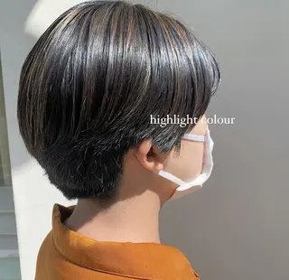 ショート カラー 顔周りレイヤー 🎀マリノのヘアスタイル