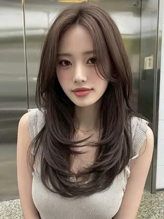 セミロング カラー 西 優衣奈のヘアスタイル