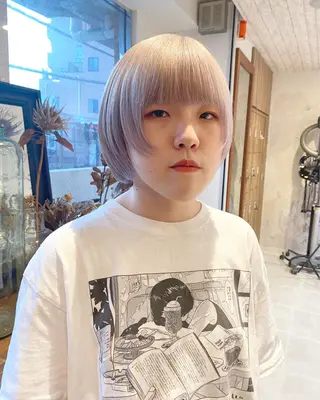 ショート azu ブリーチダブルカラーのヘアスタイル