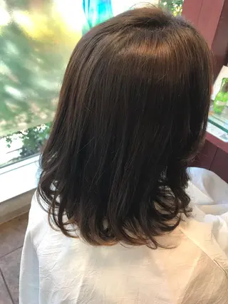 ミディアム 嶋村 望美のヘアスタイル