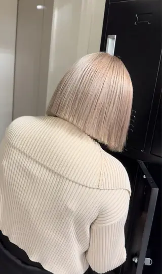 ミディアム Maison所属・Maison ハイトーン髪質改善のヘアスタイル