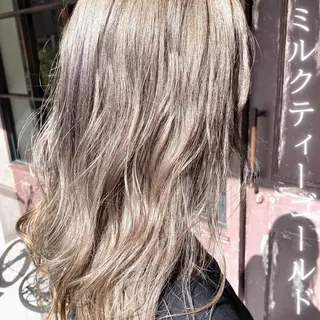 セミロング カラー 川越 輝梨奈のヘアスタイル