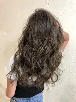 ロング カラー 韓国レイヤー外国人風 透明感カラー髪質改善のヘアスタイル