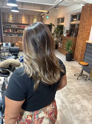 カラー Niina→ anan AVEDAのヘアスタイル