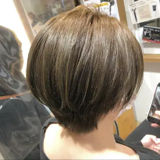 ショート カラー 小森 樹奈のヘアスタイル