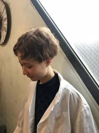 ショート カラー corona hairdesign KAZUE MAEDA所属・マエダ カズエ🫶 coronahairのヘアスタイル