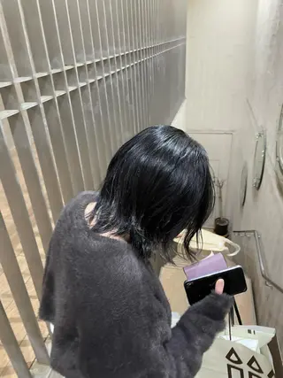 ミディアム カラー Rin:nel hair所属・Takanishi くすみベージュカラーのヘアスタイル