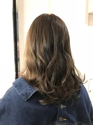 カラー 磧本 祐里恵のヘアスタイル