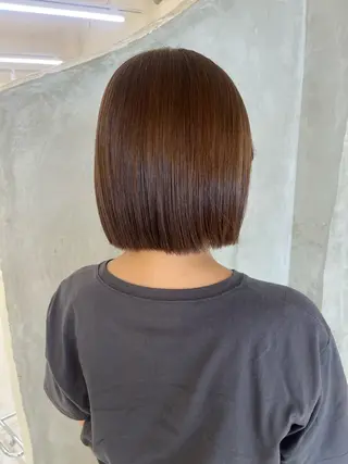 ショート effect横浜所属・切りっぱなしボブ/ 艶カラー/綾莉のヘアスタイル