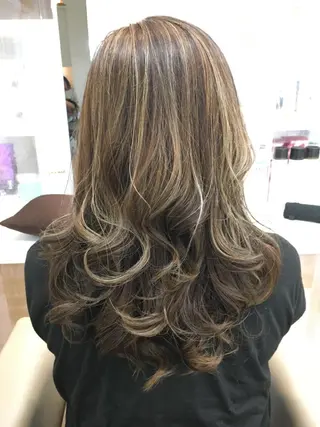 ロング カラー ヘアアレンジ クリスタルマジック hair &　eyeのヘアスタイル