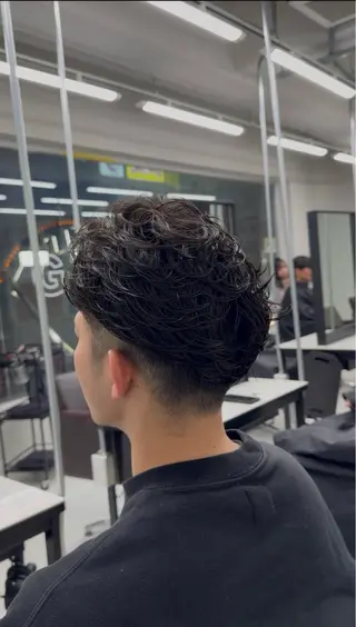 ショート パーマ メンズ ウルフ/毛流れ/ アイロン風/AOTOのヘアスタイル