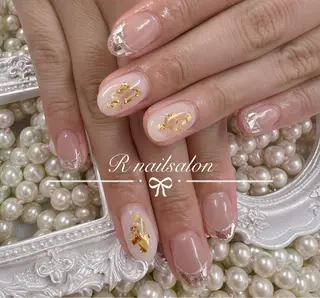 ミディアム R NAILSALONのネイルデザイン