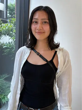 ミディアム NOUN所属・eri kinjoのヘアスタイル