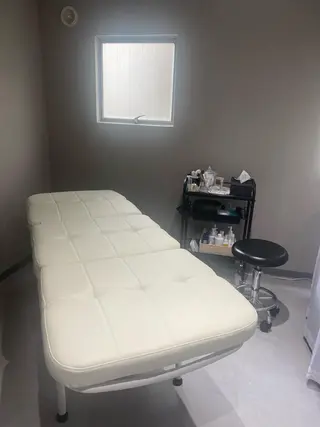 ハーブピーリング/韓国肌管理/フェイシャル/毛穴洗浄/眉毛/顔脱毛【糸脱毛専門】rev所属・ハーブピーリング🌹 毛穴洗浄❤️眉waxのエステ・リラクイメージ