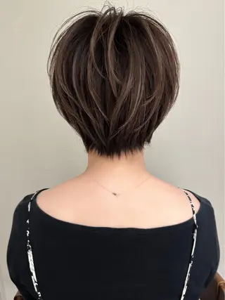 ショート ヨシミ カズヤのヘアスタイル