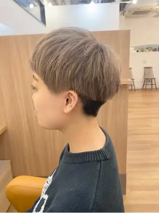 ショート カラー 林 瑠夏のヘアスタイル