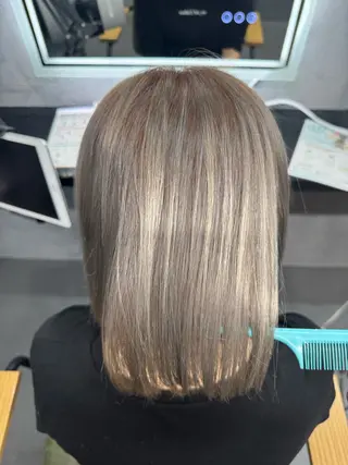 カラー 籔上 凜のヘアスタイル