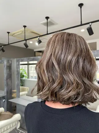 ミディアム Merlyosaka 早川未来のヘアスタイル