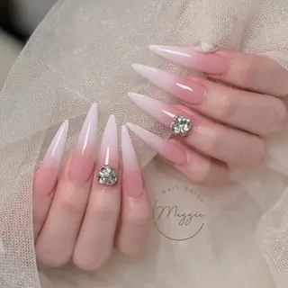 ネイル Maggie Nail🦩のネイルデザイン