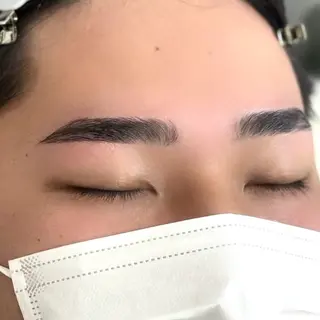 アイブロウ Haruna🎀 南森町/完全個室のマツエク・マツパデザイン