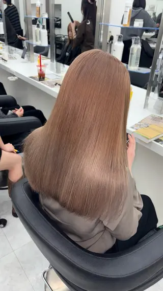 ロング カラー 🖤ハイトーン× レイヤー🖤SARAのヘアスタイル