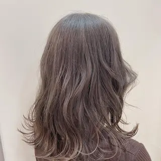 セミロング カラー ヘアアレンジ Mirai 🧸のヘアスタイル