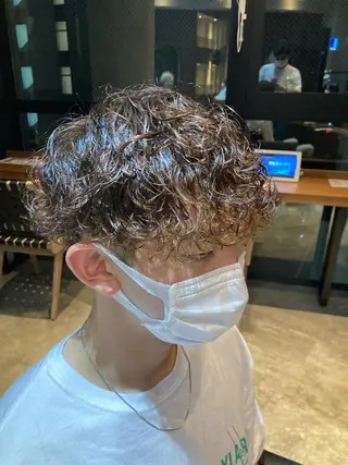 ショート パーマ メンズ fifth JINGUMAE所属・波巻きスパイラルパー マ/シャドウパーマ駿のヘアスタイル