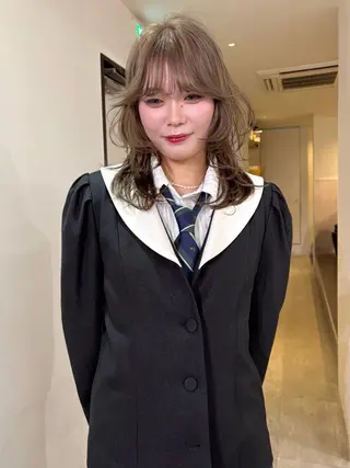 ミディアム カラー mizuki/ピンク ベージュ.レイヤーのヘアスタイル