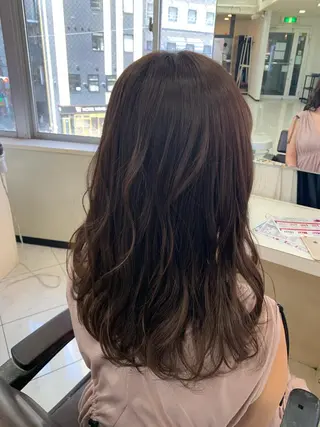セミロング カラー 有人/バレイヤージュ /シャドールーツのヘアスタイル