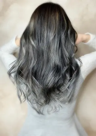 ロング 🤍デザインカラー 特化🤍HIROのヘアスタイル