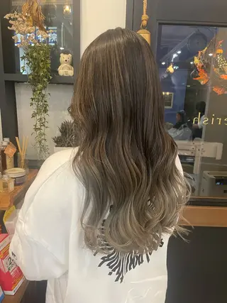 ロング カラー 小坂 真子のヘアスタイル