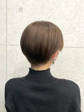 ショート レイヤー ハイトーン 暖色⭐︎KANAKOのヘアスタイル