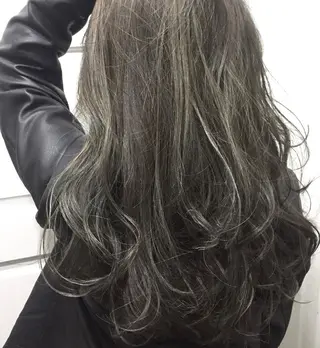 ロング カラー Heart's所属・若杉 諒のヘアスタイル