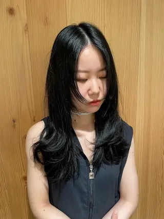 セミロング gotoday シェアサロン　渋谷モディ店所属・ブリーチなし🩶透明 感カラー🩶社会人様のヘアスタイル