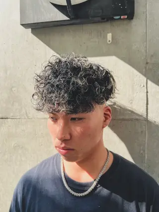 ショート カラー パーマ メンズ 豊崎 佑輔のヘアスタイル