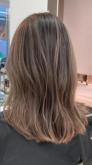 セミロング カラー senses ミヤコのヘアスタイル