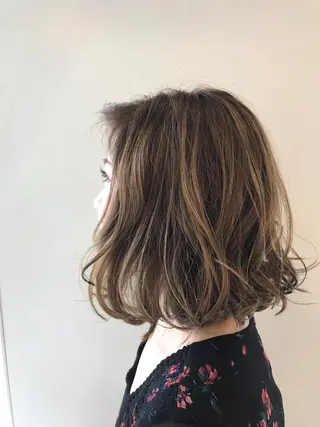 ミディアム sea's所属・ヒラカホ/矢場町/ ブリーチ/似合わせのヘアスタイル