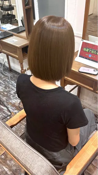 ミディアム カラー 山尾 涼華のヘアスタイル