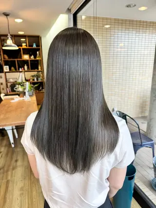 ロング カラー ツキダテ ユイのヘアスタイル