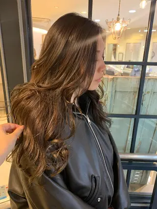 ロング カラー 佐藤 永夏のヘアスタイル