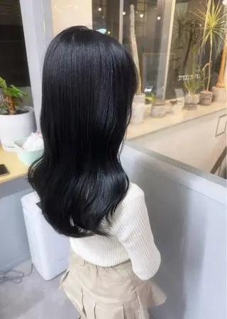 セミロング カラー Himeka🐰🤍 韓国ヘアのヘアスタイル