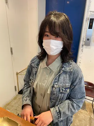 ミディアム パーマ MIOベージュカラー 柔らかいカラーのヘアスタイル