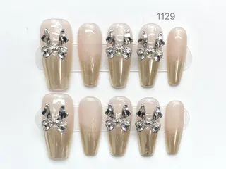 ネイル Queenie 🦋のネイルデザイン