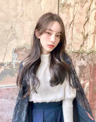 ロング カラー Mer 髙橋 めいのヘアスタイル