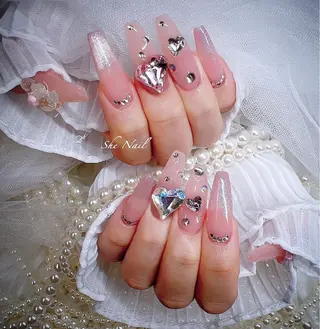 ネイル She   Nail所属・ISA_ BELLAのネイルデザイン