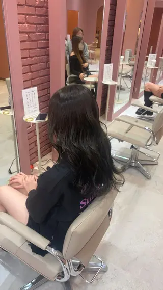 セミロング カラー nina / HINA⠀のヘアスタイル