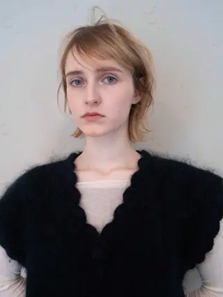 ミディアム カラー 落合希 Olivebeigeのヘアスタイル